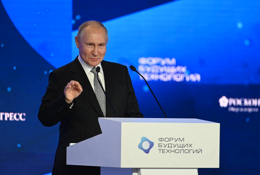 Владимир Путин на Форуме будущих технологий "Вычисления и связь. Квантовый мир". Фото © LIFE / Павел Баранов