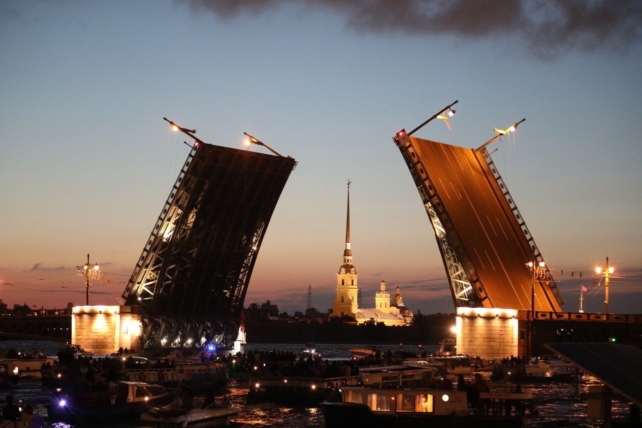 Дворцовый мост в Петербурге разведут под спортивную музыку в ближайшие выходные