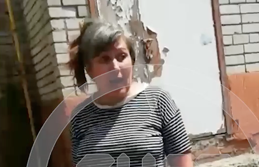 Грозившую арбалетом рабочим жительницу Воронежа доставили в отдел полиции