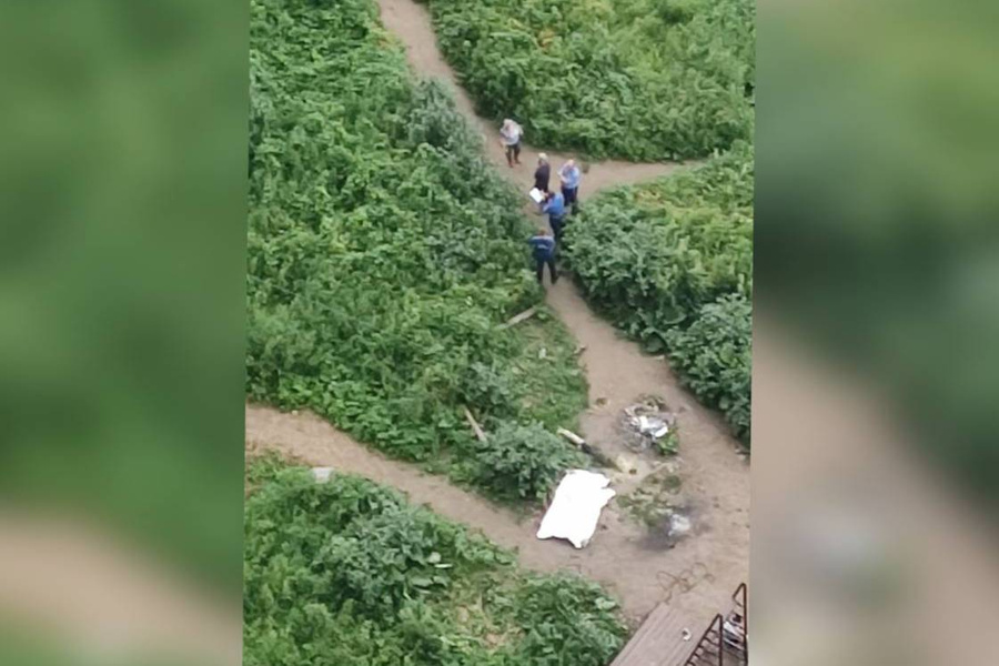 Фото с места гибели мужчины на Айских притёсах. Обложка © t.me / СК РФ по Челябинской области