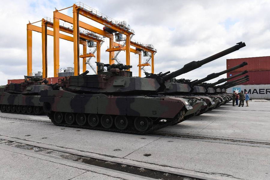 Первая партия приобретённых Варшавой у Вашингтона американских танков Abrams. Июнь 2023 года. Фото © ТАСС / EPA / Marcin Bielecki 