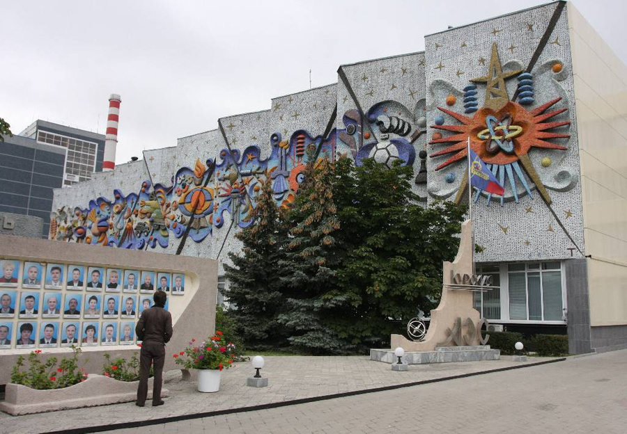 Главный вход на Курскую АЭС в городе Курчатове. Фото © ТАСС / Игорь Кубединов