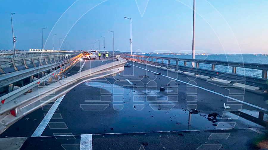 Первые минуты после взрыва на Крымском мосту. Обложка © t.me / SHOT
