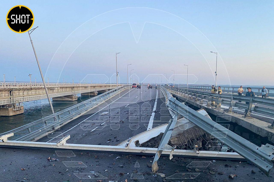 Последствия ЧП на Крымском мосту. Фото © SHOT