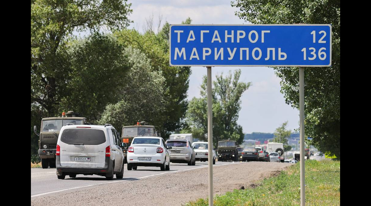 Царёв: Перед поездкой в Крым по суше нужно заправить машину и снять деньги