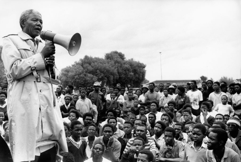 Выступление Нельсона Манделы в Южной Африке в 1990 году. Фото © Gallo Images via Getty Images / Avusa / Joe Sefale
