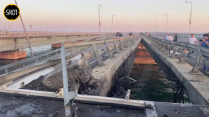 Лайф публикует видео с разрушенным пролётом на Крымском мосту