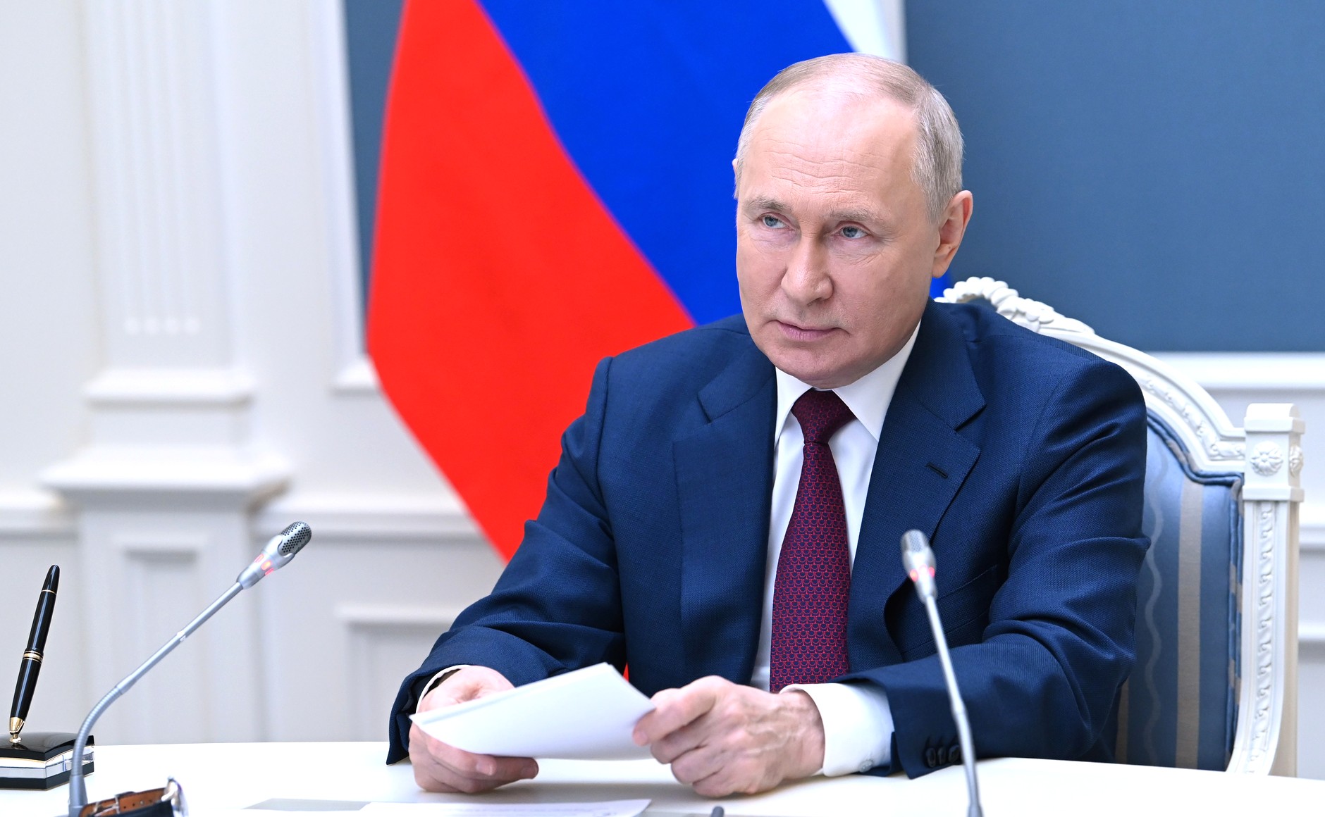 Путин поручил ужесточить меры против дискриминации по национальному признаку в СМИ