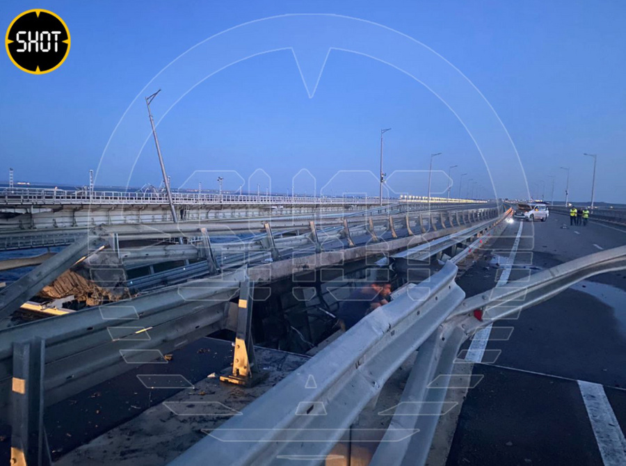 Первые минуты после взрыва на Крымском мосту. Обложка © t.me / SHOT 
