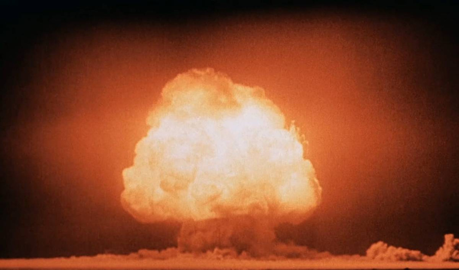 Ядерное испытание "Тринити" 16 июля 1945 года на полигоне Аламогордо в США, в ходе которого была взорвана бомба Gadget. Фото © Wikipedia / United States Department of Energy