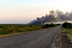 Взрывы на горящем полигоне в Крыму ещё продолжаются