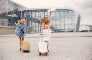 Российские отпускники начали массово скупать малогабаритные чемоданы