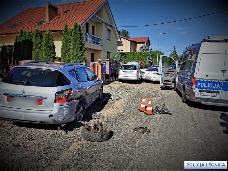 Автомобиль преступника на месте происшествия в Легнице. Обложка © legnica.policja.gov.pl/