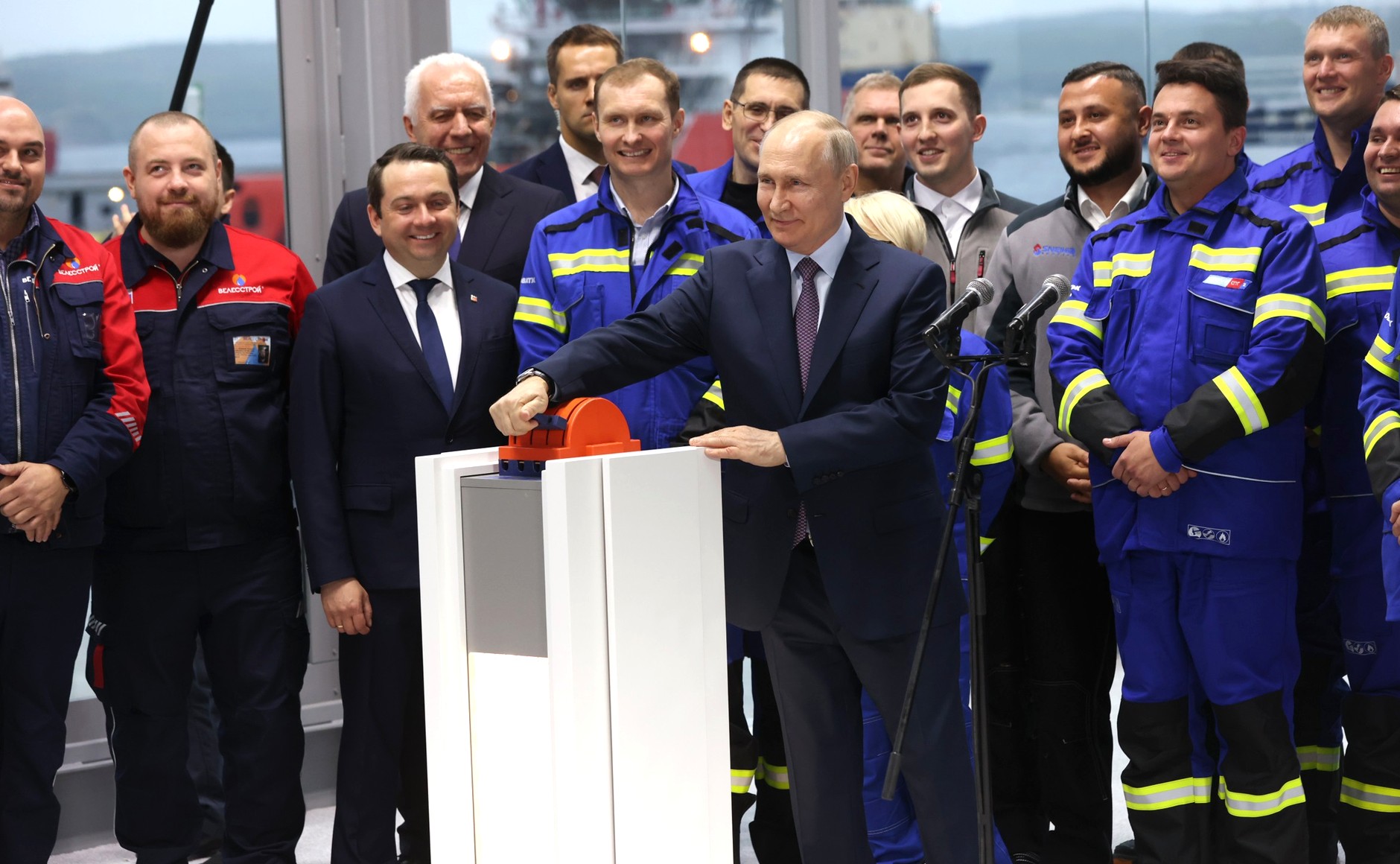 Путин: Для движения по Севморпути нужны новые ледоколы 