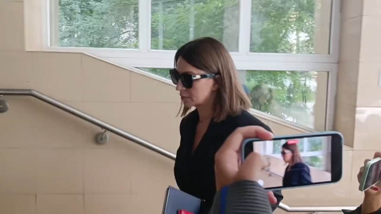 Блиновская проигнорировала вопросы журналистов перед заседанием о продлении домашнего ареста