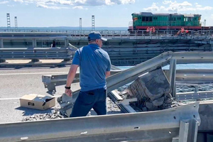 Писатель объяснил, почему Киев выбрал главной мишенью для ударов Крымский мост