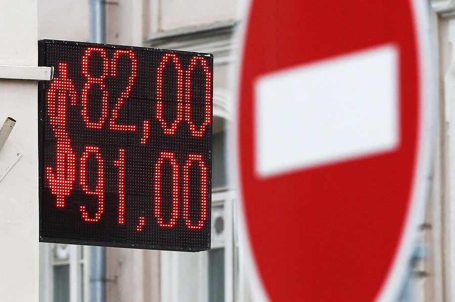 Повышение ключевой ставки скажется на курсе доллара. Фото © Агентство городских новостей "Москва" / Сергей Ведяшкин 