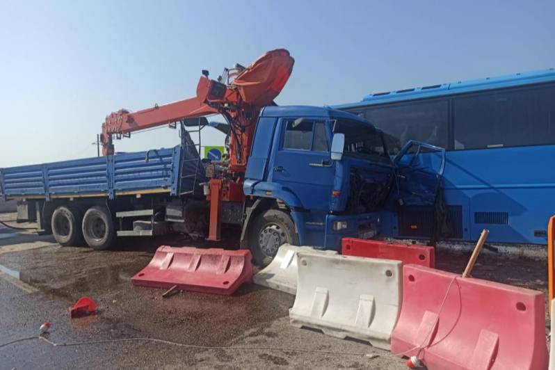 Кадры с месте столкновения автобуса и грузовика в КБР. Фото © Пресс-служба МВД Кабардино-Балкарской Республики