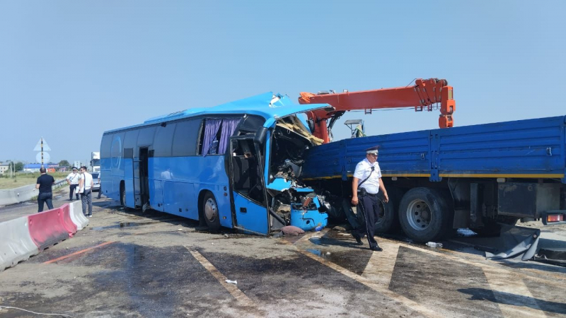 Последствия столкновения автобуса и грузовика в КБР. Фото © Пресс-служба МВД Кабардино-Балкарской Республики