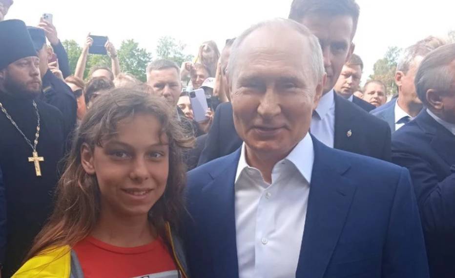 "Даже не верится!": Сёстры из Петербурга поделились впечатлениями после неожиданной встречи с Путиным