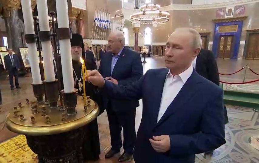 Поставили свечи и прикоснулись к мощам: Опубликовано видео с Путиным и Лукашенко в Кронштадтском морском соборе