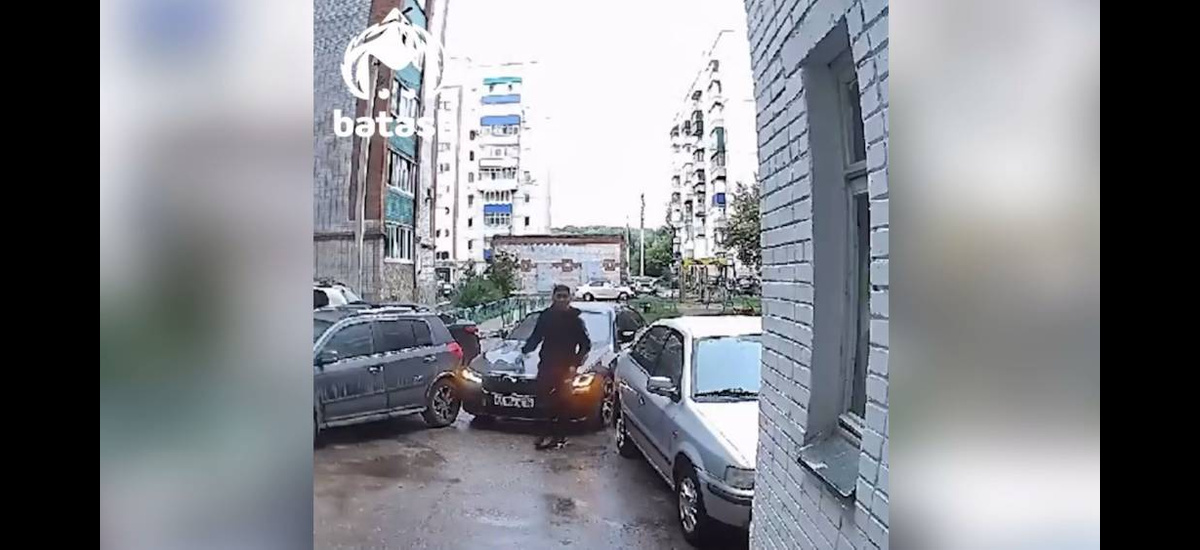 В Стерлитамаке водитель BMW протаранил КИА и задел ещё два автомобиля ...