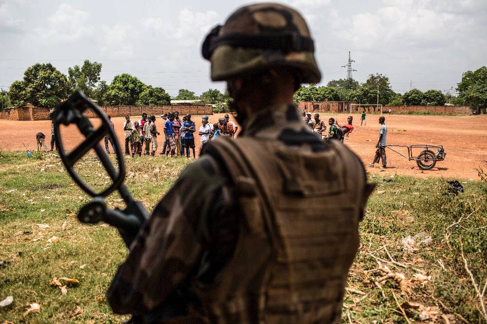 Военный в ДР Конго застрелил девять детей