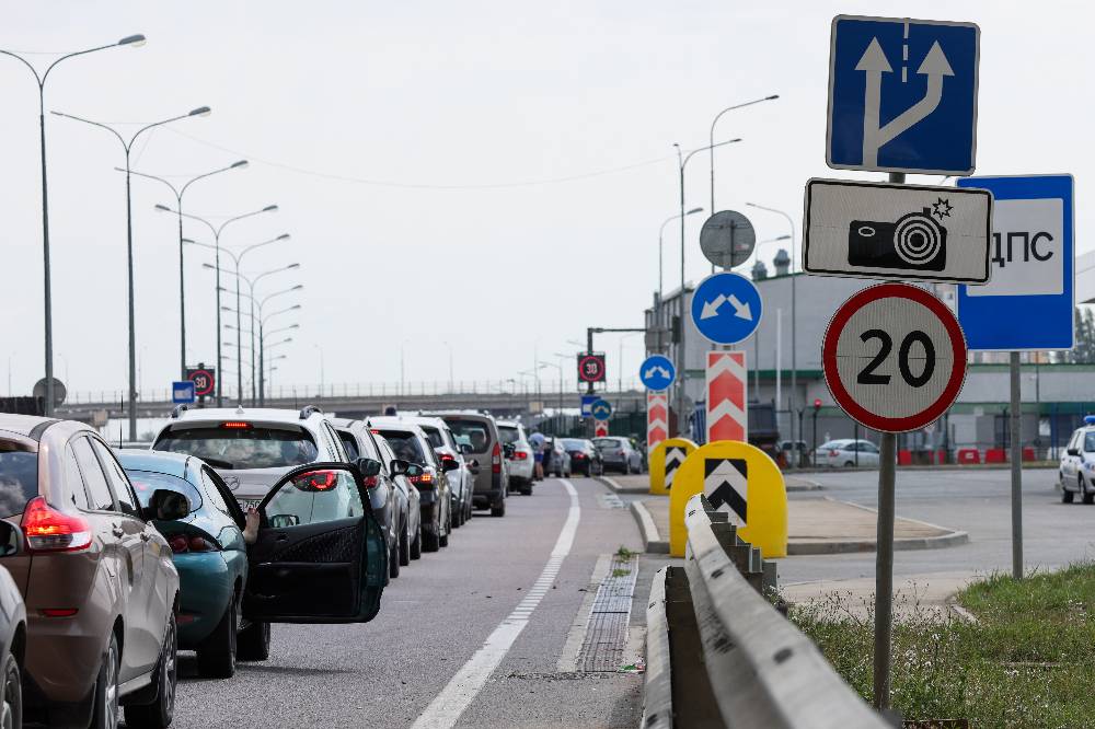Автомобильное движение по Крымскому мосту временно перекрыли