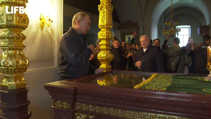 Путин и Лукашенко поклонились мощам основателей обители на Валааме