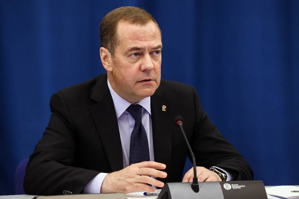 Медведев призвал выбирать 