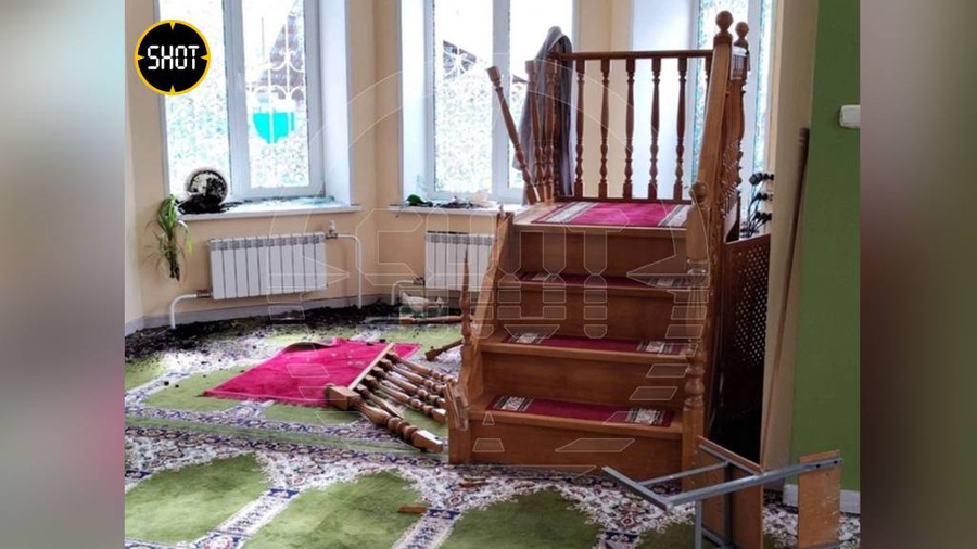 Последствия погрома в красноярской мечети. Обложка © Telegram / SHOT