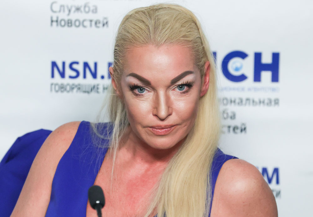 Королева русского шпагата вспомнила, как её добрый друг Джим Керри прислал дочери целую коробку разных Барби. Фото © ТАСС / Карпухин Сергей