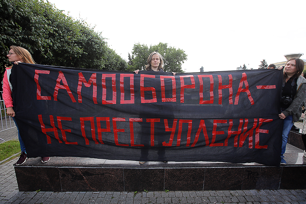 Участницы митинга в поддержку сестёр Хачатурян. Фото © ТАСС / Сергей Коньков