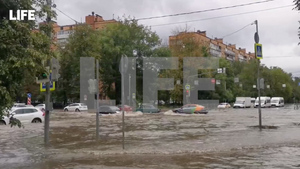 Затопило улицы, ТЦ и фитнес-центры: Москву и область накрыл очередной тропический ливень