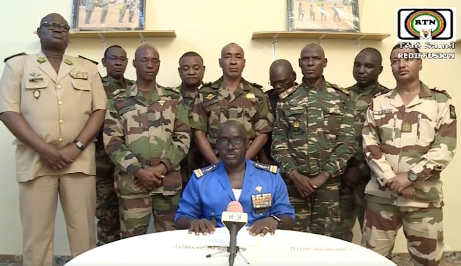 Солдаты в Нигере объявили о перевороте по национальному телевидению. Фото © Getty Images / ORTN / Tele Sahel / Handout / Anadolu Agency