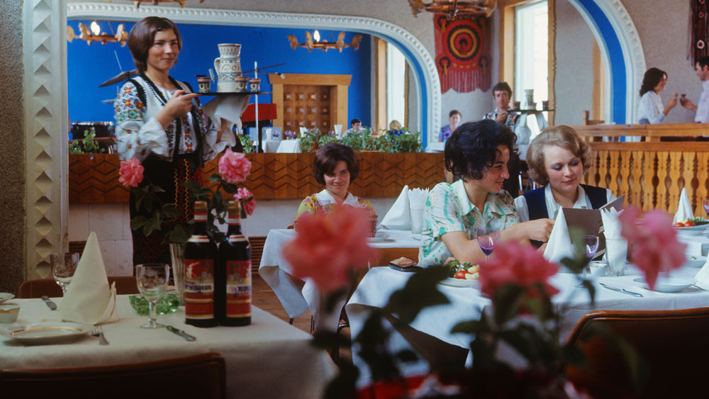 Фотографии советских ресторанов, которые заставят окунуться в прошлое. Фото © ТАСС / Анатолий Семехин, Альберт Симановский