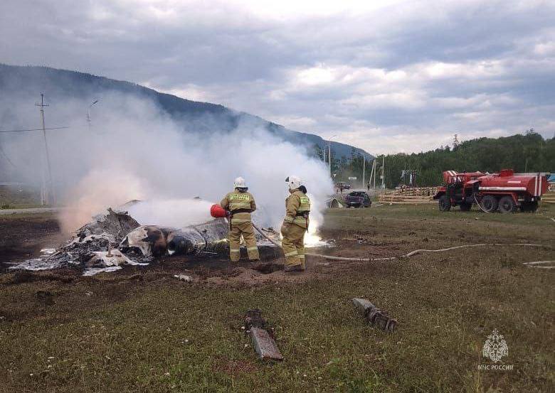 Место крушения вертолёта Ми-8 в Республике Алтай. Обложка © Telegram / МЧС России