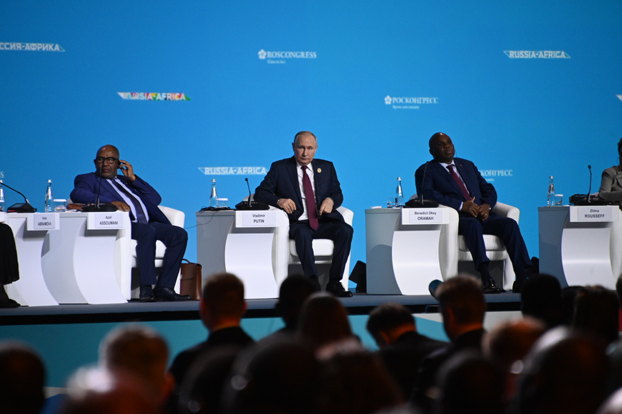 Президент РФ Владимир Путин на саммите Россия – Африка. Фото © LIFE / Павел Баранов