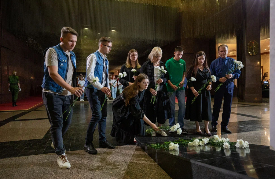 В Музее Победы на Поклонной горе почтили память погибших в Донбассе детей. Обложка © РИА "Победа РФ"