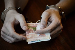 В России предложили сажать за мелкие взятки до 10 тысяч рублей