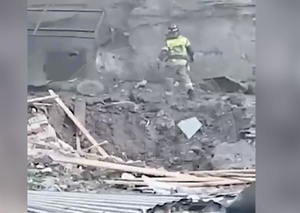 Воронка, стёкла и сирены: Опубликовано видео с места взрыва в Таганроге 