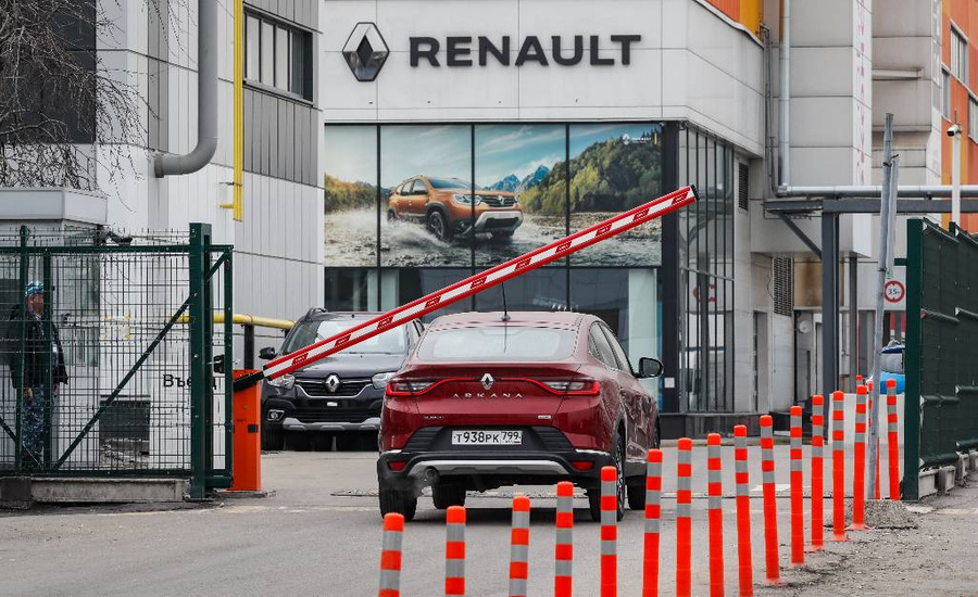 Автоконцерн Renault лишился 30% продаж, покинув Россию. Фото © ТАСС / EPA / YURI KOCHETKOV