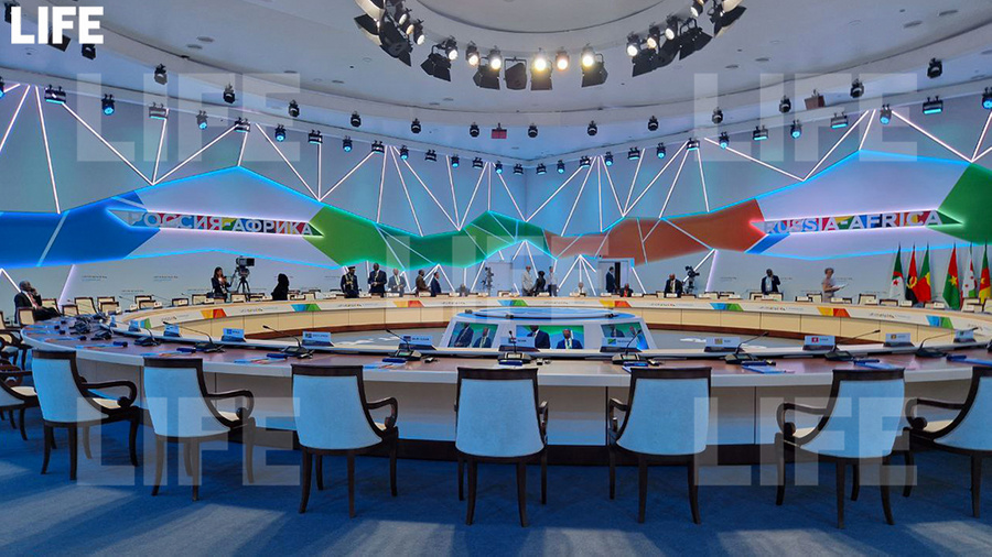 Зал саммита Россия – Африка. Фото © LIFE