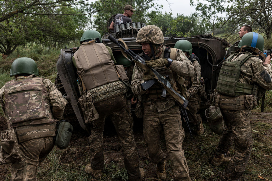 Командиров обвиняют, что те бросают в бой неопытных новобранцев. Фото © Getty Images / Diego Herrera Carcedo / Anadolu Agency