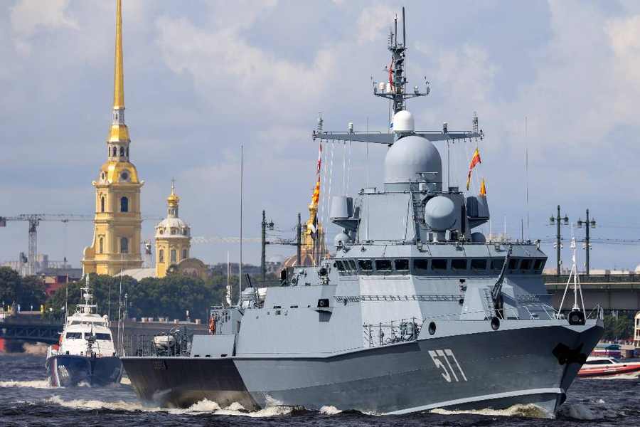 Для Санкт-Петербурга и Кронштадта День ВМФ — особый праздник. Фото © ТАСС / Пётр Ковалёв