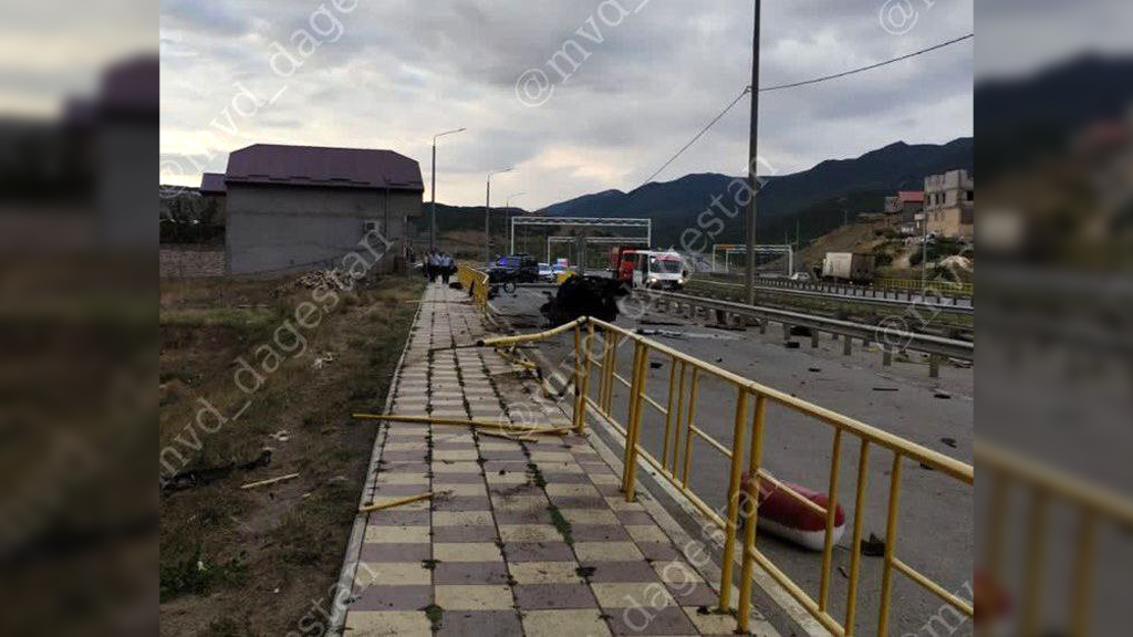 Последствия ДТП, в котором погиб полицейский. Фото © Telegram / МВД по Республике Дагестан