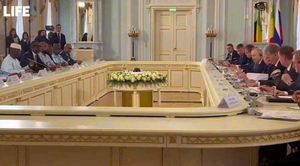Делегация Мали провела перекличку на встрече с Путиным в Петербурге