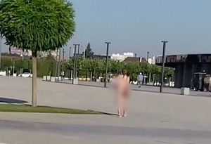 Прогулку голой девушки по Краснодару сняли на видео