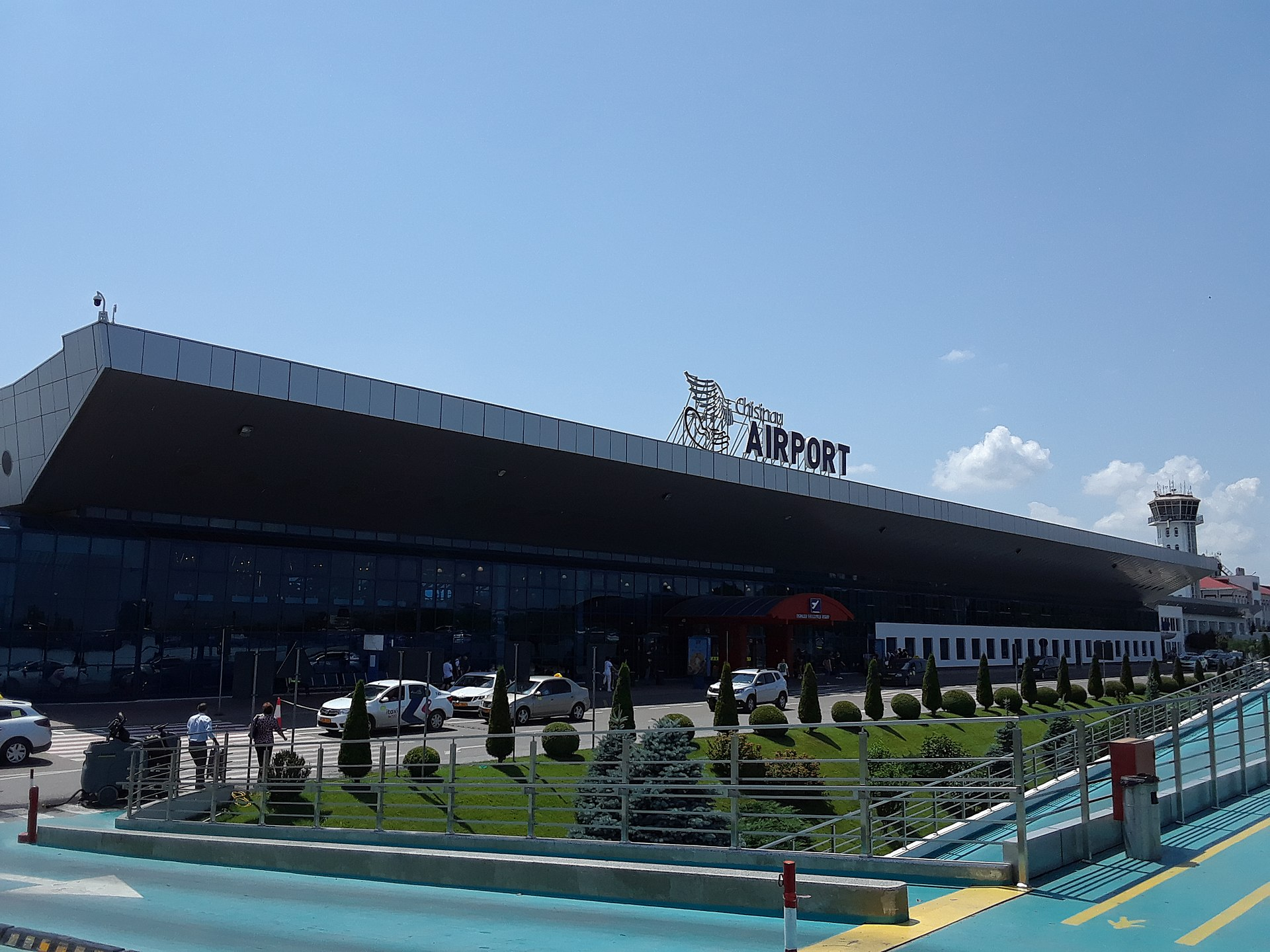 Полиция Молдавии: Открывший стрельбу в аэропорту Кишинёва скончался в больнице
