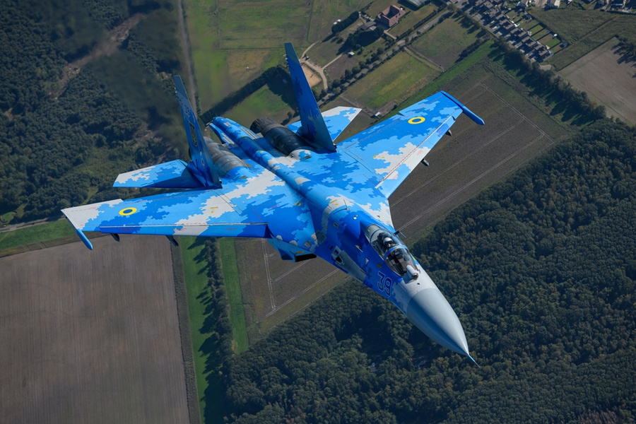 Украинский самолёт Су-27. Обложка © Shutterstock